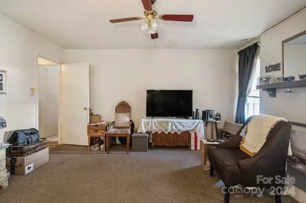 7515 Bramblewood DR, Charlotte, NC 28217