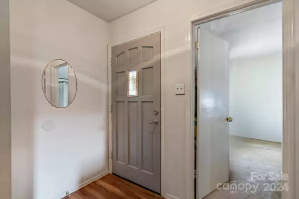 7515 Bramblewood DR, Charlotte, NC 28217