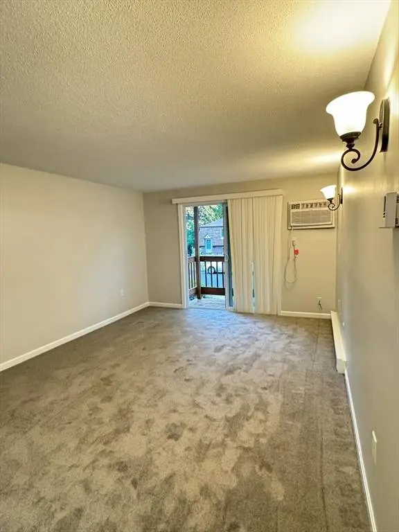 4 Hazelwood Ave #10, Dracut, MA 01826