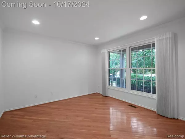 29157 Hemingway Drive, Novi, MI 48377