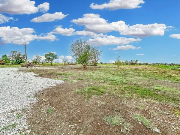 402 Sunflower Drive, Valley View, TX 76272