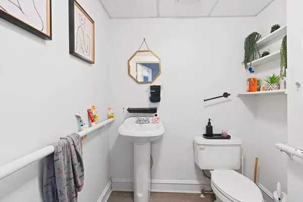 94 Central St, Leominster, MA 01453