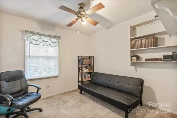 7515 Bramblewood DR, Charlotte, NC 28217