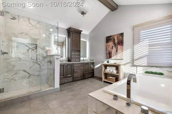 1285 LAKE SHORE Boulevard, Lake Orion, MI 48362