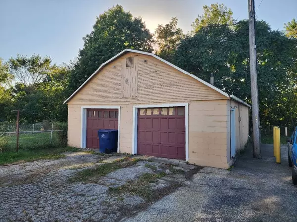 226 Sherman PL, Waukegan, IL 60085