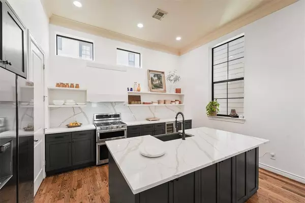 1733 Edwards ST, Houston, TX 77007