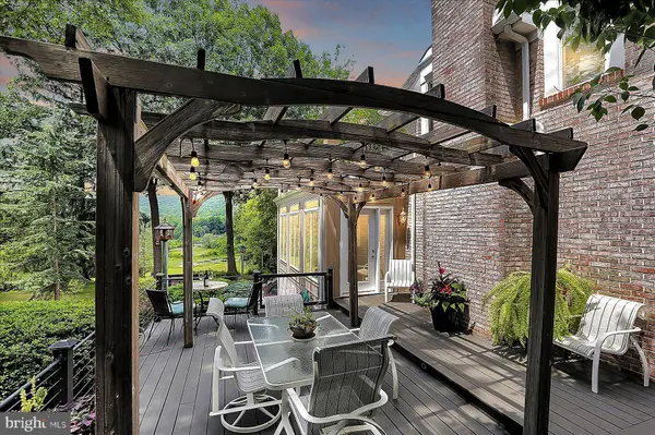 2321 SPRUCE DR, Harrisburg, PA 17112