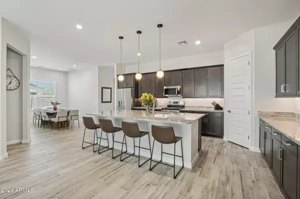 10206 W SALTER Drive, Peoria, AZ 85382