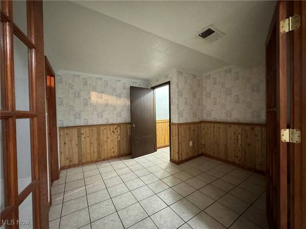 48670 Center ST, St. Clairsville, OH 43950