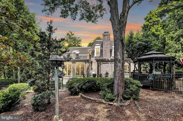 2321 SPRUCE DR, Harrisburg, PA 17112