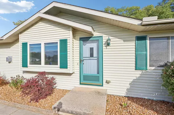 308 Savannah Trail, Pardeeville, WI 53954