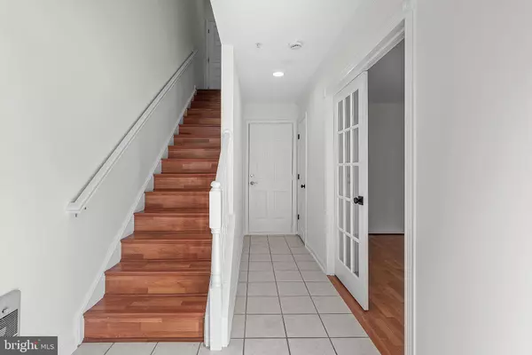 21763 DRAGONS GREEN SQ, Ashburn, VA 20147