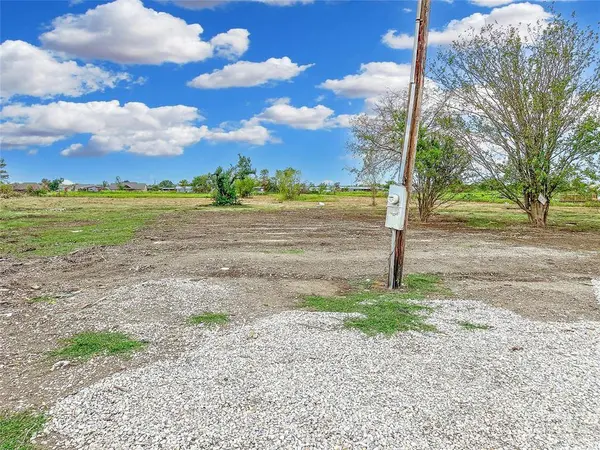 402 Sunflower Drive, Valley View, TX 76272