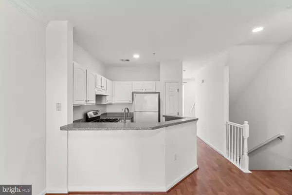 21763 DRAGONS GREEN SQ, Ashburn, VA 20147