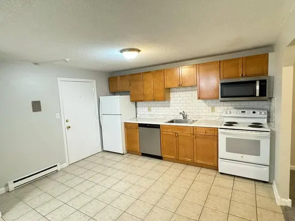 4 Hazelwood Ave #10, Dracut, MA 01826