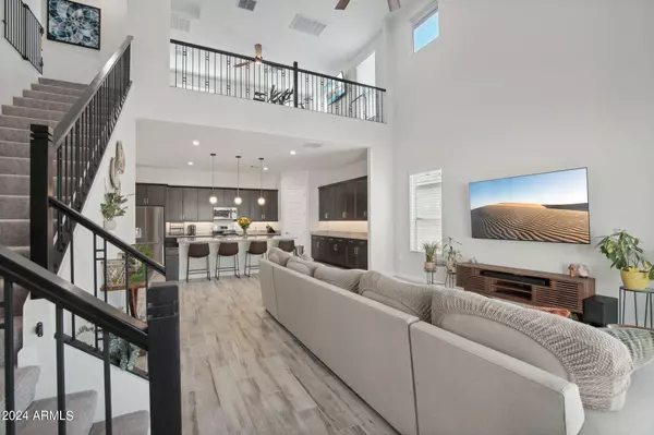 10206 W SALTER Drive, Peoria, AZ 85382