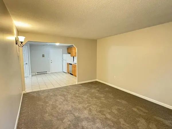 4 Hazelwood Ave #10, Dracut, MA 01826