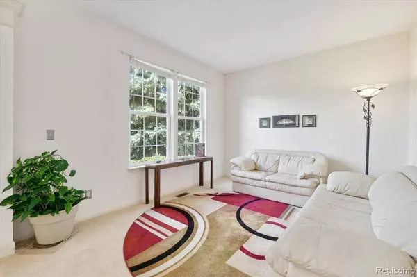 8369 OXFORD Lane, Grand Blanc, MI 48439