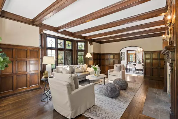 2857 N Lake Unit 1, Milwaukee, WI 53211