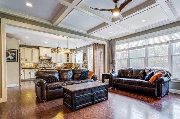 8 Alpine DR, Falmouth, ME 04105