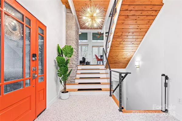 1585 Eagles Nest RD, Waynesville, NC 28786