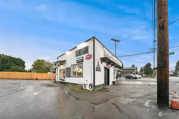 11016 Valley AVE E, Puyallup, WA 98372