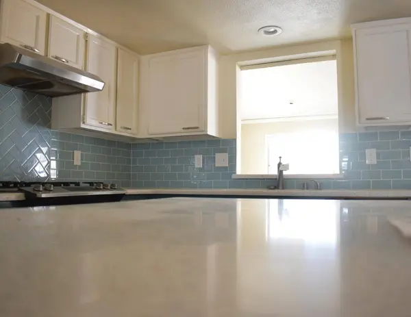 905 N Oakwood Court, Visalia, CA 93291