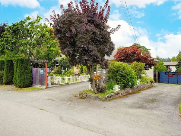 27 Jedburgh Rd, View Royal, BC V9B 1K7