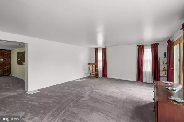 8203 SHORE RD, Dundalk, MD 21222