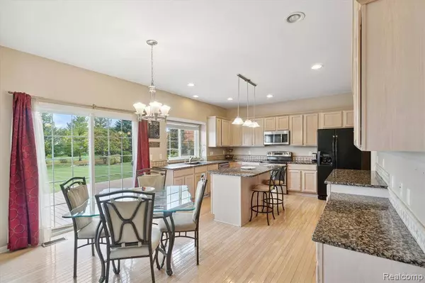 8369 OXFORD Lane, Grand Blanc, MI 48439