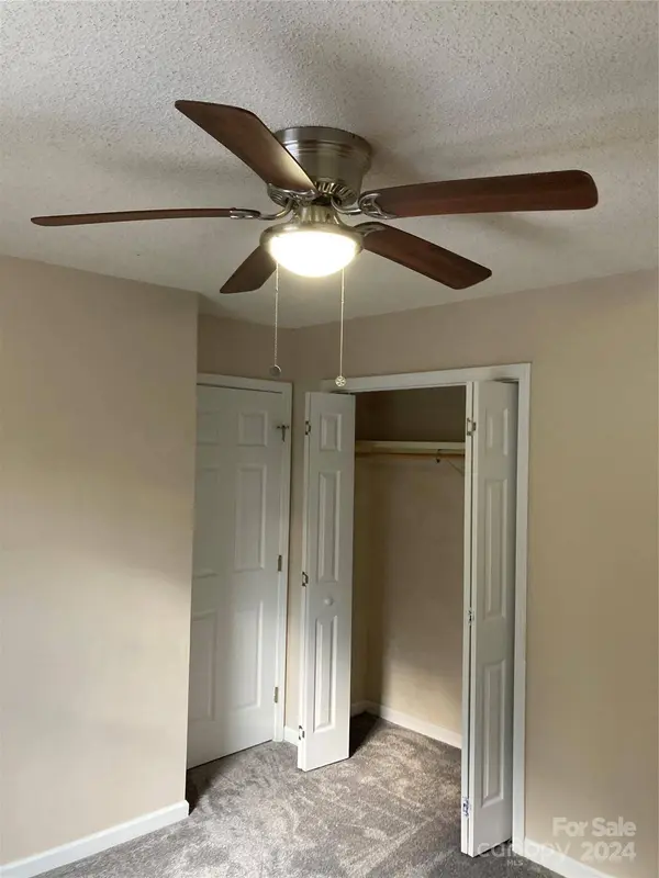 1067 19th ST NE #B, Hickory, NC 28601