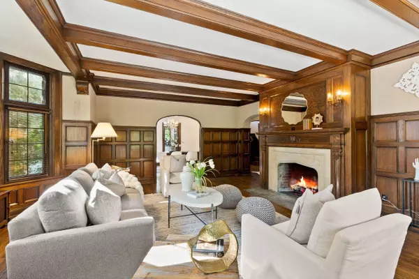 2857 N Lake Unit 1, Milwaukee, WI 53211