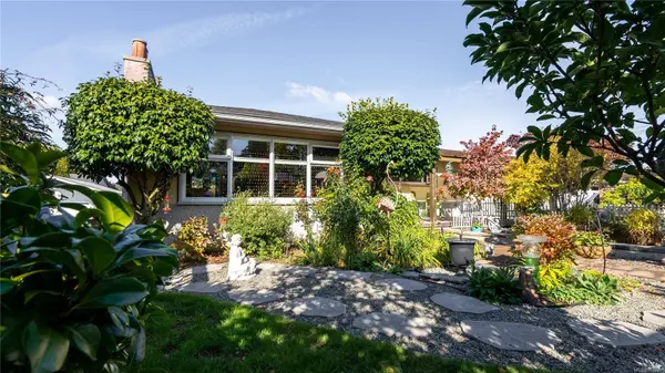 27 Jedburgh Rd, View Royal, BC V9B 1K7