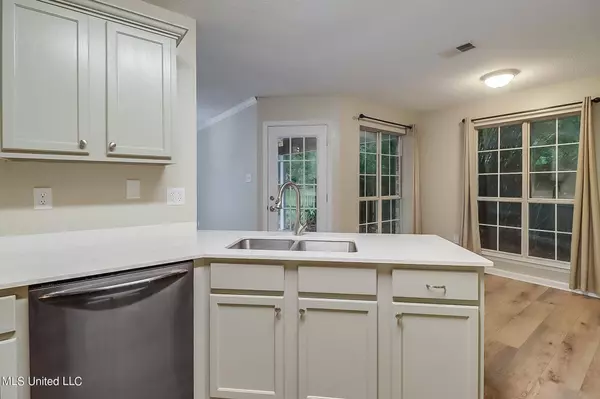 8417 Clamshell Avenue, Ocean Springs, MS 39564