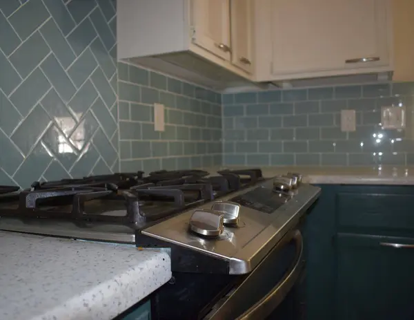 905 N Oakwood Court, Visalia, CA 93291