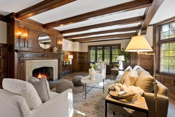 2857 N Lake Unit 1, Milwaukee, WI 53211