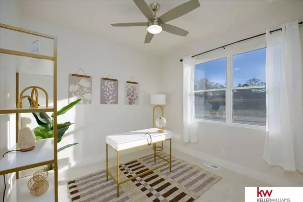 11060 S 216 Avenue, Gretna, NE 68028