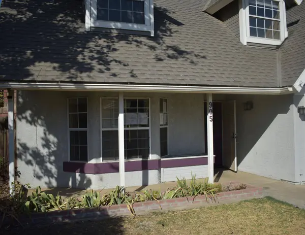 905 N Oakwood Court, Visalia, CA 93291