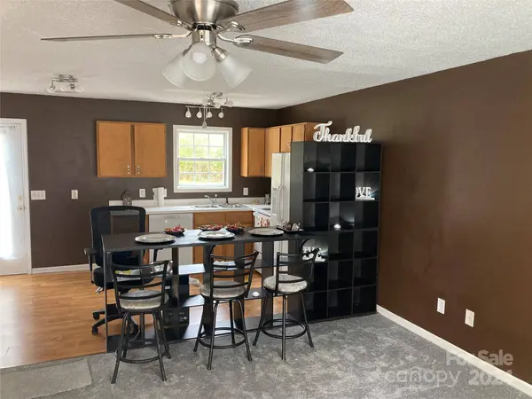 1067 19th ST NE #B, Hickory, NC 28601