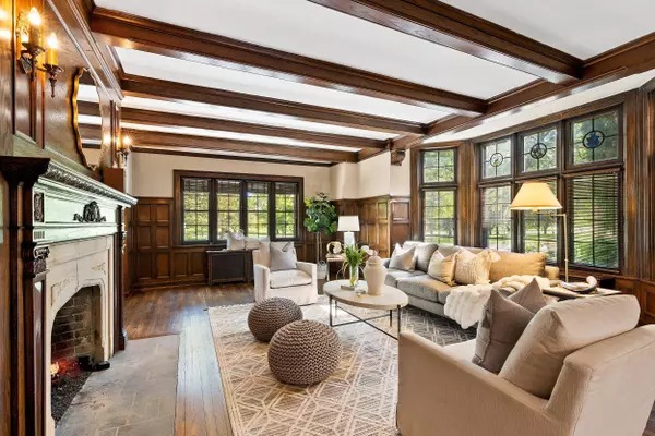 2857 N Lake Unit 1, Milwaukee, WI 53211