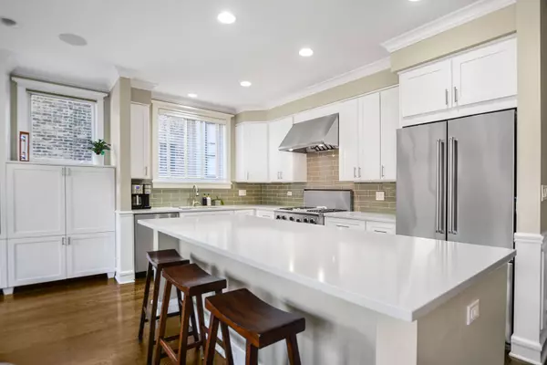 844 W Oakdale AVE #2, Chicago, IL 60657