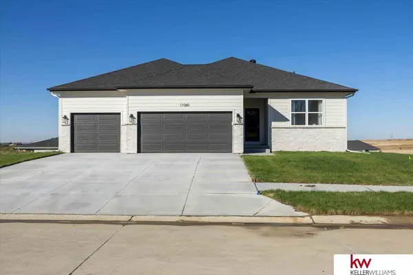 11060 S 216 Avenue, Gretna, NE 68028