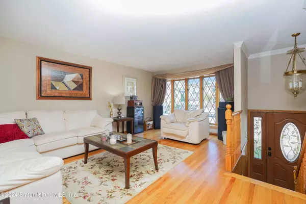 89 Renwick AVE, Staten Island, NY 10301