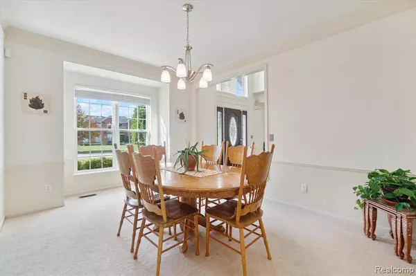 8369 OXFORD Lane, Grand Blanc, MI 48439