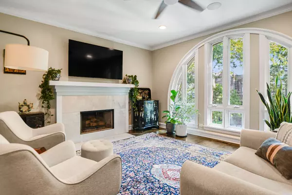 844 W Oakdale AVE #2, Chicago, IL 60657