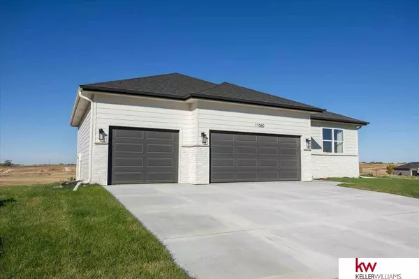 11060 S 216 Avenue, Gretna, NE 68028