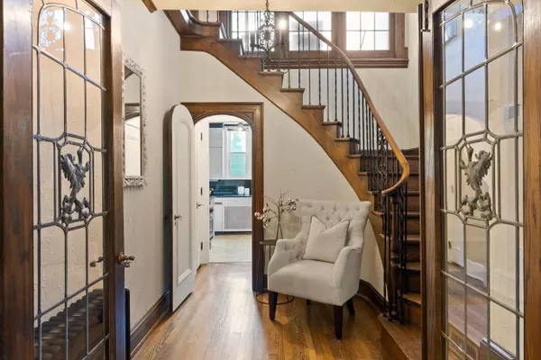 2857 N Lake Unit 1, Milwaukee, WI 53211