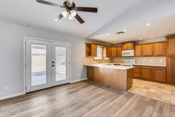 7348 W PECK Drive, Glendale, AZ 85303