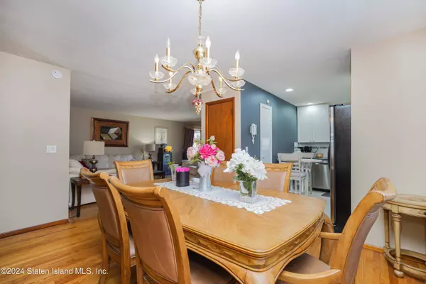 89 Renwick AVE, Staten Island, NY 10301