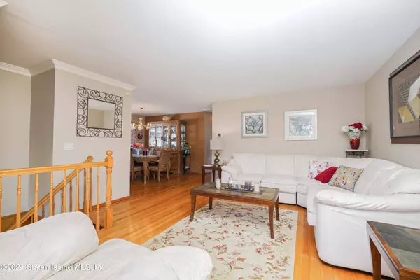 89 Renwick AVE, Staten Island, NY 10301